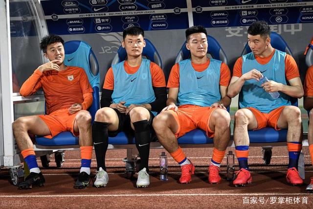 8000万镑天价挂牌！曼联全力争抢西汉姆天才中场，巴黎强势截胡入局